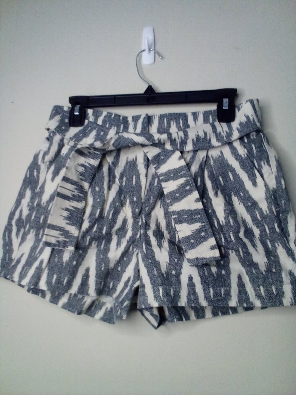 J Crew Shorts Women 4 Attached Belt Linen Blend Pattern Gray Tan